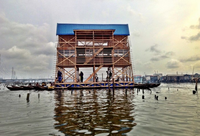 Enfoque Norte. Escuela flotante en Makoko por NLÉ y Makoko Waterfront Community. Fotografía © Cortesía de NLÉ.