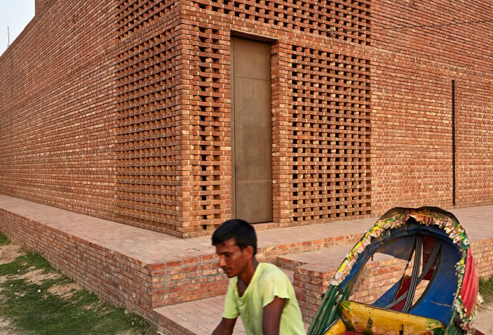 Bait Ur Rouf Mosque by Marina Tabassum | The Strength of Architecture ...
