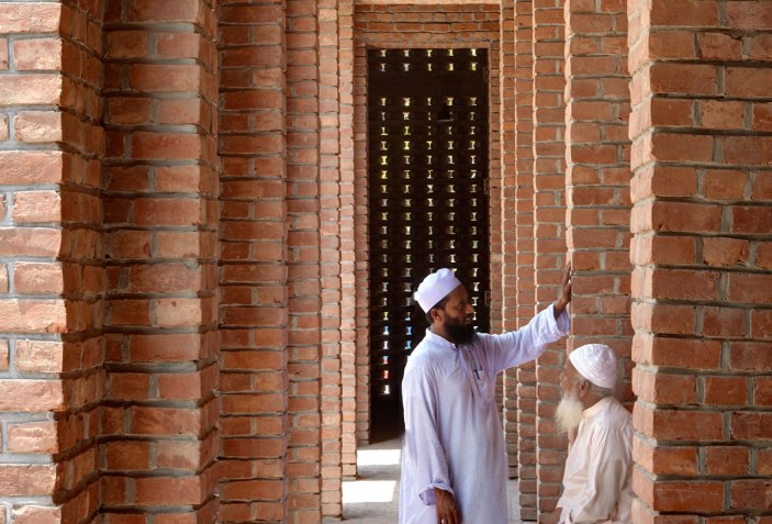 Bait Ur Rouf Mosque by Marina Tabassum | The Strength of Architecture ...