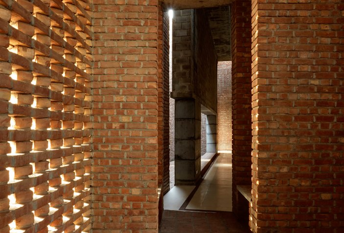 Bait Ur Rouf Mosque by Marina Tabassum | The Strength of Architecture ...
