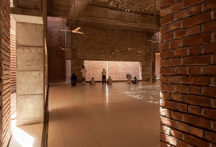 Bait Ur Rouf Mosque by Marina Tabassum | The Strength of Architecture ...