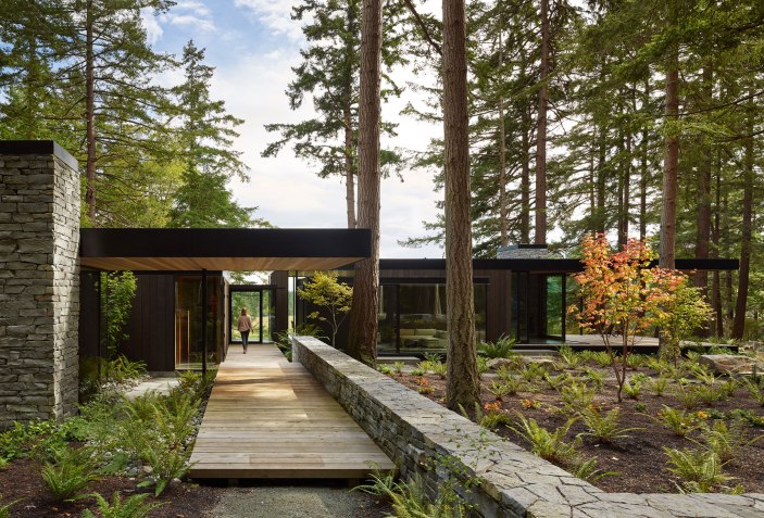 Proximity to natural cycles of light and landscape. Whidbey farm by mwworks, The Strength of Architecture