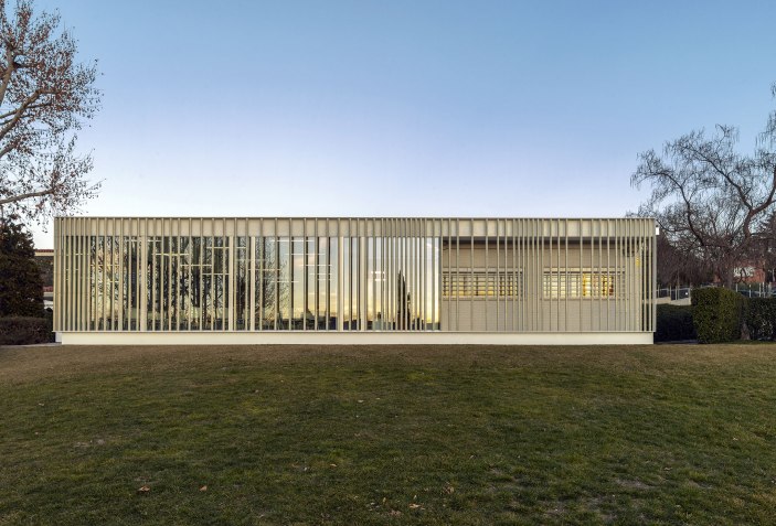 Spaces To Learn And Create Runnymede College Campus By Rojo Fernandez Shaw Arquitectos The Strength Of Architecture From 1998