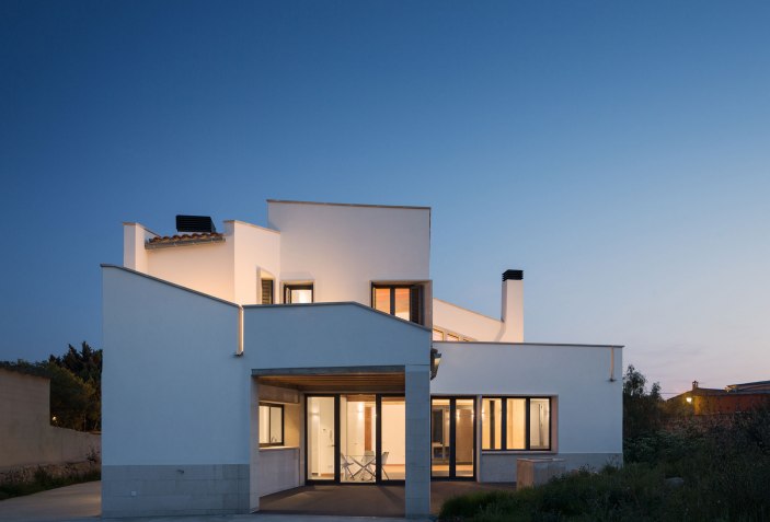 Tradition free of mimicry. MM House by Salvà Ortín Arquitectes | The ...