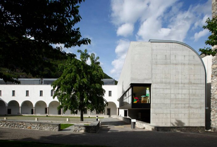 Escuela primaria (El Cunvént 4, Monte Carasso) de Luigi Snozzi, Suiza, 1987-1993.