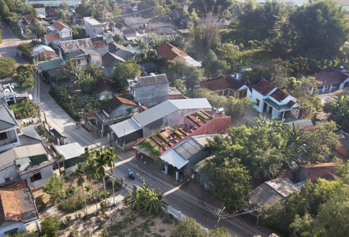 Rural Urban Typology The Red Roof By Taa Design The Strength Of Architecture From 1998