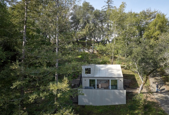 Crest Guesthouse by Mork-Ulnes Architects. Photograph by Bruce Damonte.