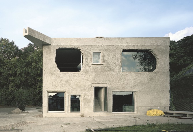 Antivilla by Brandlhuber + Emde, Burlon. Photograph by Erica Overmeer.
