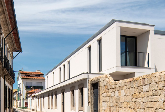 Vivienda colectiva en Vila do Conde por Raulino Silva Arquitecto. Fotografía por Héctor Santos-Díez.