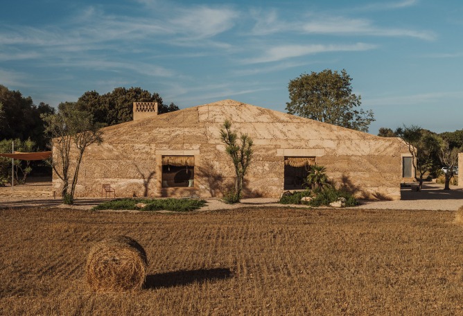 Ca Na Pau by Munarq Arquitectos. Photograph by Ricard Lopez.