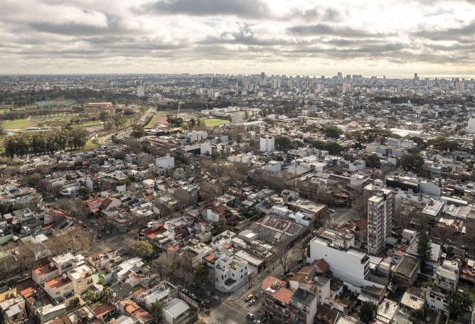 Manuela Pedraza House by OADD arquitectos. Photograph by Luis Barandiarán.