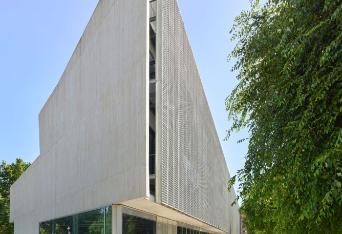 Public Library of Córdoba by Paredes Pedrosa Arquitectos. Photograph by Roland Halbe.