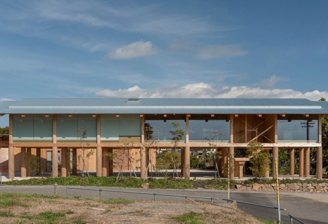 Casa de huéspedes Terabe por Tomoaki Uno Architects. Fotografía por Nathanael Bennett.