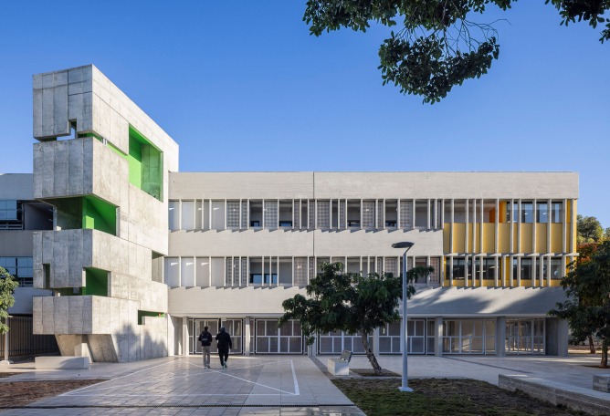 Technological Center - Ashdod by Daniel Azerrad Architects. Photograph by Amit Geron.