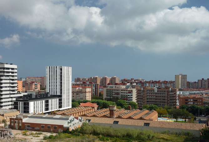 Torre residencial Bagaria por Bxd arquitectura. Fotografía por Aleix Bagué.