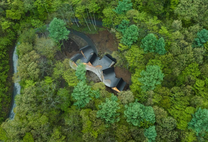 Domestic life divided into capsules. hand-in-hand house by nendo