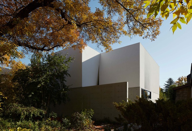 Arthur Residence by 5468796 Architecture. Photograph by James Brittain.