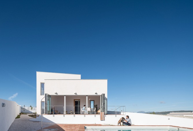 Accordion House by FORarquitectura. Photograph by Juanca Lagares.