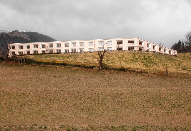 Residencia de ancianos Santa Bárbara por Pedevilla Architects. Fotografía por Gustav Willeit.