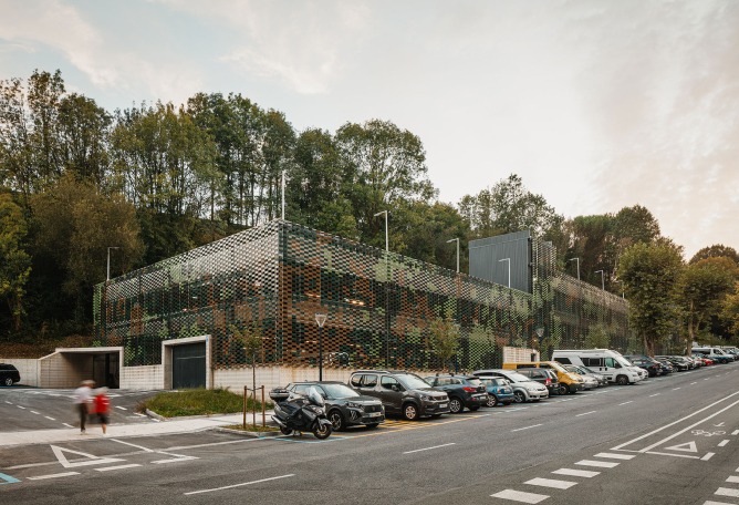 Parking building in Errenteria by VAUMM. Photograph by Aitor Estévez.
