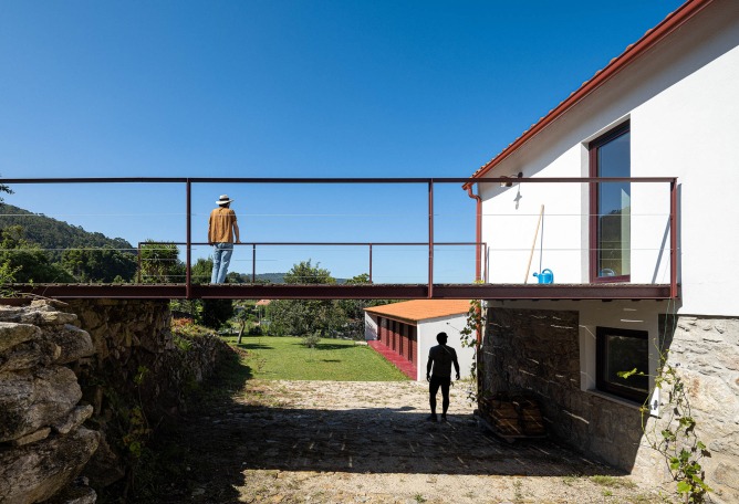Casa do Castanheiro por Luppa Arquitectos. Fotografía por Ivo Tavares Studio.