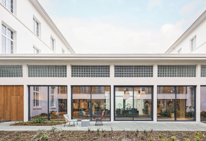 Renovation of a historic post office by Chatillon Architectes. Photograph by Antoine Mercusot.