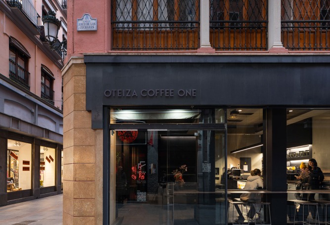 Oteiza One Coffee Shop por Bauart studio, Arkygra Arquitectos. Fotografía por Fernando Schapochnick.