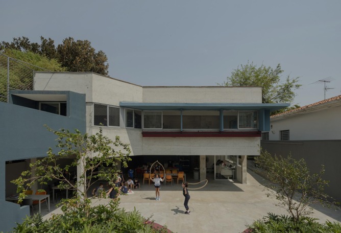São Sabas College by Guido Otero Arquitetura. Photograph by Federico Cairoli.