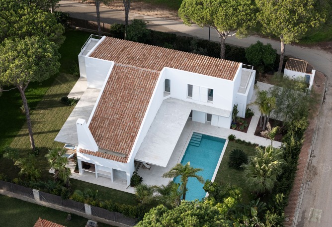 Single-family house in Roche by DL+A Arquitectos. Photograph by Fernando Alda.