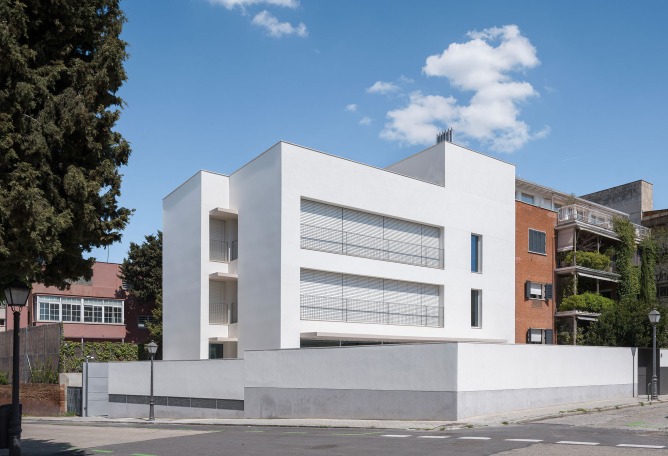 Three dwellings in the Colonia El Viso by Riaño Arquitectos, GCA Architects. Photograph by Imagen Subliminal.