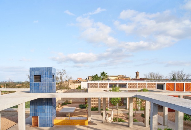 Casa Tres Patis by Twobo Arquitectura. Photograph by José Hevia.
