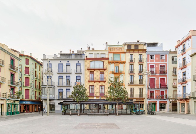 Plaza Major de Olot por unparelld'arquitectes. Fotografía por José Hevia.