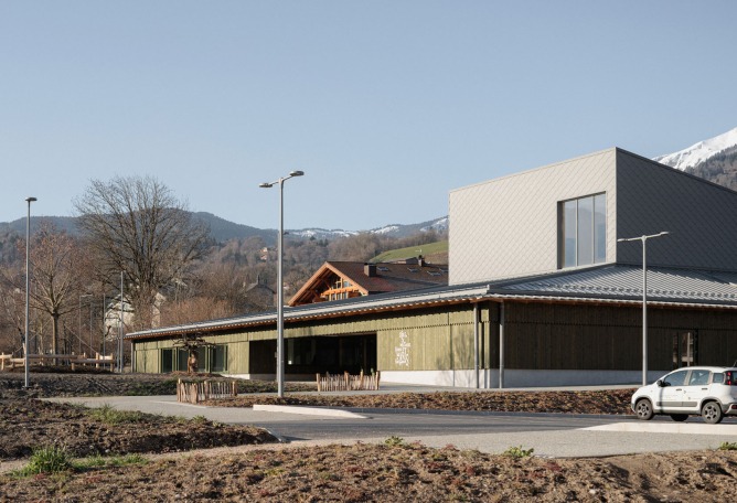School of music, dance and theater by LINK architectes + DLD architectes. Photograph by Salem Mostefaoui.