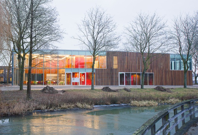 Neighbourhood lounge from roerdompstraat. Huis van Droo Community Centre by JDWA.