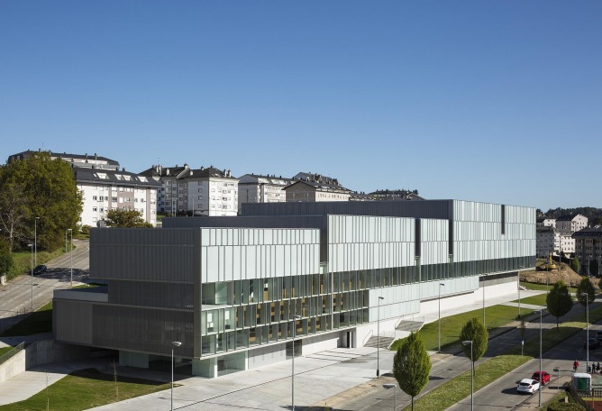 Lugo Auditorium by Paredes Pedrosa. Photograph by Fernando Alda.