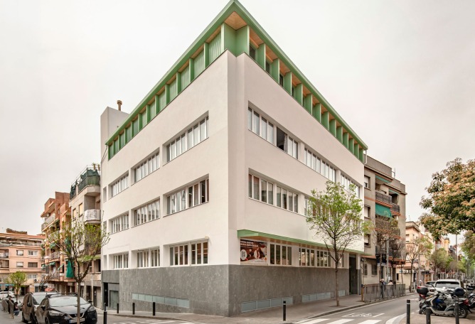 Santa Eulàlia School by SAU Taller d´Arquitectura. Photograph by Andrés Flajszer. Santa Eulàlia School by SAU Taller d´Arquitectura. Photograph by Andrés Flajszer.