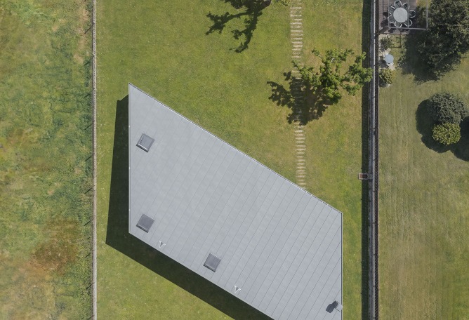 Vivienda unifamiliar en Sada por Trespes.arquitectos. Fotografía por Iván Casal Nieto.