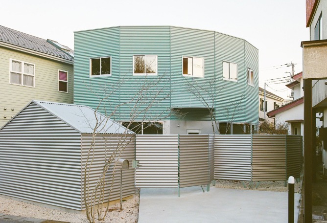 House by the temple by Kuma&Elsa. Photograph by Shohei Kuma.