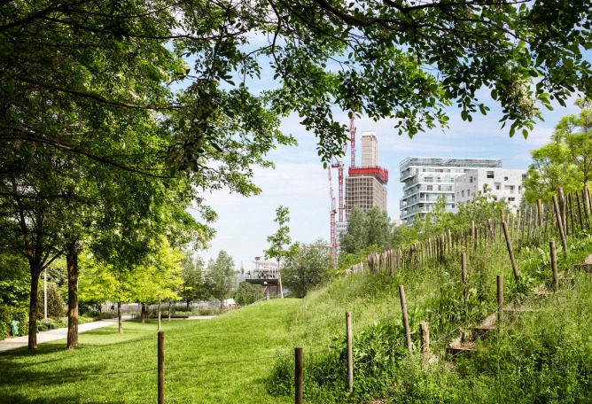 145 Housing Units by Gausa Raveau Actarquitectura + Avenier Cornejo Architectes. Photograph by Sergio Grazia.