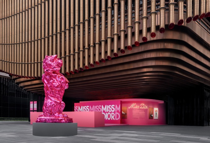 “Miss Dior: Stories of a Miss” by OMA/ Shohei Shigematsu. Photograph by Boris Shiu. Courtesy by OMA, Dior.