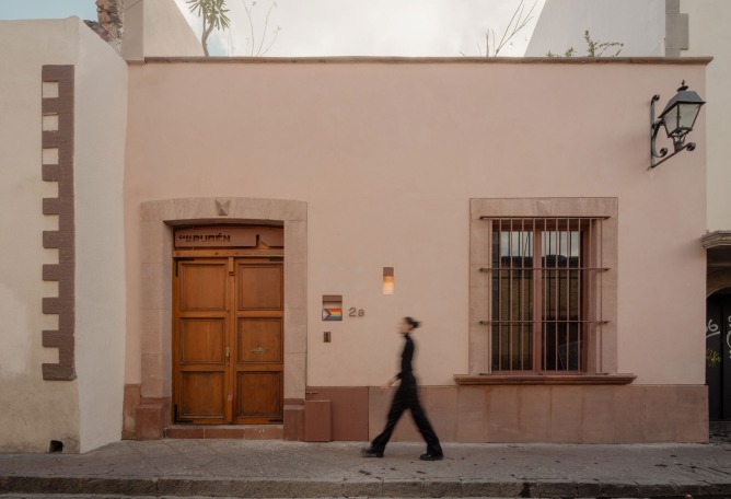 Centro Comunitario LGBTQ+ Casa de Rubén por Intersticial Arquitectura. Fotografía por Ariadna Polo.