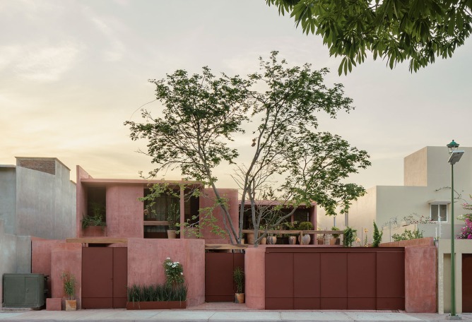 Red House by Ángel García Arquitectura. Photograph by César Béjar Studio.