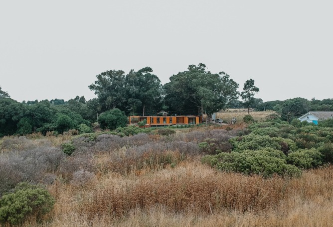 Casa de veraneo en Chapadmalal por Estudio Borrachia. Fotografía por Adrián Rios.