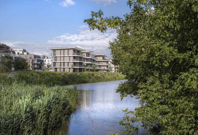 Casa y parque «Lake 11» por Coldefy + DDS. Fotografía por Tamás Bujnovszky.