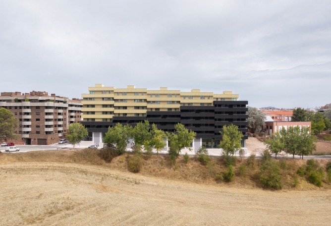 58 social housing units by GVG Estudio + MOEST. Photograph by Rubén P. Bescós