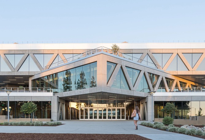 Claremont McKenna College por BIG. Fotografía por Laurian Ghinitoiu.