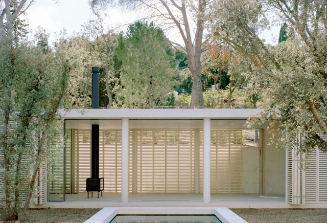 Casa patio por Arquitectura-G. Fotografía por Maxime Delvaux.