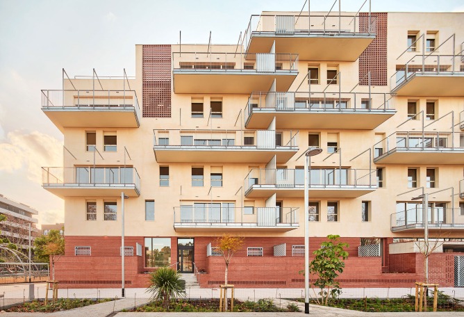 DE PEUS A TERRA por MADhel, MARMOLBRAVO y Miel Arquitectos. Fotografía por Jose Hevia