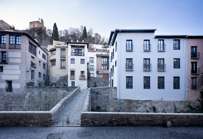 Seven-room hostel by Alejandro Muñoz Miranda. Photography by Javier Callejas, Seville.