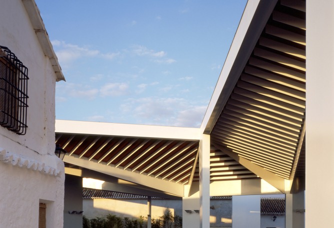 Bodegas Real, by ParedesPedrosa arquitectos. Photograph by Luis Asín.